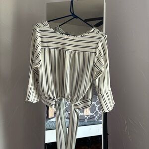 The strings tie around like a bow